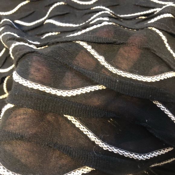 4/$25👀 Max Studio XL Black and White Wave Patterned Racer Back Tank Top - Picture 6 of 9